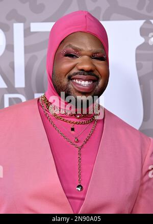 REDAKTIONELLE VERWENDUNG NUR am 11. Februar 2023, London, UK. MNEK bei den BRIT Awards 2023, O2 Arena, London. Kredit: Doug Peters/EMPICS/Alamy Live News Stockfoto