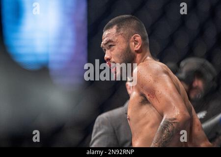 PERTH, AUSTRALIEN - FEBRUAR 12: Josh Culibao kämpft gegen Melsik Baghdasaryan in ihrem Federgewichtskampf während der UFC 284-Veranstaltung in der RAC Arena am 12. Februar 2023 in Perth, Australien. (Foto: Matt Davies/PxImages) Stockfoto