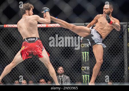 Perth, Perth, Australien, Australien. 12. Februar 2023. PERTH, AUSTRALIEN - 12. FEBRUAR: (L-R) Josh Culibao tritt Melsik Baghdasaryan in seinem Federgewichtskampf während der UFC 284-Veranstaltung in der RAC Arena am 12. Februar 2023 in Perth, Australien. (Kreditbild: © Matt Davies/PX Imagens via ZUMA Press Wire) NUR REDAKTIONELLE VERWENDUNG! Nicht für den kommerziellen GEBRAUCH! Stockfoto