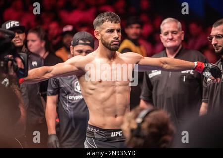 Perth, Perth, Australien, Australien. 12. Februar 2023. PERTH, AUSTRALIEN - 12. FEBRUAR: Yair Rodriguez bereitet sich auf den Kampf gegen Josh Emmett in ihrem Titelkampf im Federgewicht während der UFC 284-Veranstaltung in der RAC Arena am 12. Februar 2023 in Perth, Australien, vor. (Kreditbild: © Matt Davies/PX Imagens via ZUMA Press Wire) NUR REDAKTIONELLE VERWENDUNG! Nicht für den kommerziellen GEBRAUCH! Stockfoto