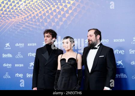 Sevilla. Spanien. 20230211, Carlos Vermut, Zoe Stein, Nacho Sanchez nimmt am 11. Februar 2023 in Sevilla, Spanien, an den Goya Awards 37. - Roter Teppich bei Fibes - Konferenz und Ausstellung Teil Stockfoto