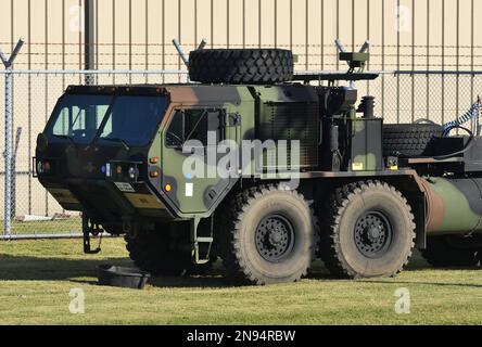 Präfektur Kanagawa, Japan - 25. Oktober 2020: Traktor M983 der US-Armee Oshkosh HEMTT (Heavy Expanded Mobility Tactical Truck). Stockfoto