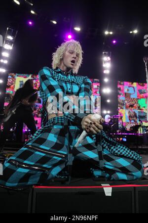 Scottsdale, USA. 12. Februar 2023. Machine Gun Kelly tritt am Samstag, den 11. Februar 2023, auf der von Captain Morgan in Scottsdale, Arizona, präsentierten „The Party“ von Sports Illustrated auf. Foto: Aaron Josefczyk/UPI Credit: UPI/Alamy Live News Stockfoto