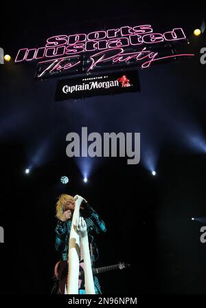 Scottsdale, USA. 12. Februar 2023. Machine Gun Kelly tritt am Samstag, den 11. Februar 2023, auf der von Captain Morgan in Scottsdale, Arizona, präsentierten „The Party“ von Sports Illustrated auf. Foto: Aaron Josefczyk/UPI Credit: UPI/Alamy Live News Stockfoto