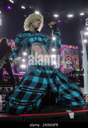 Scottsdale, USA. 12. Februar 2023. Machine Gun Kelly tritt am Samstag, den 11. Februar 2023, auf der von Captain Morgan in Scottsdale, Arizona, präsentierten „The Party“ von Sports Illustrated auf. Foto: Aaron Josefczyk/UPI Credit: UPI/Alamy Live News Stockfoto