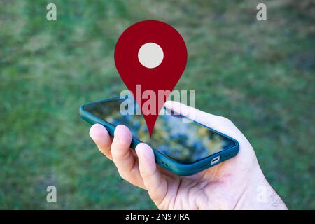 gps-Positionssymbol auf dem Smartphone Stockfoto