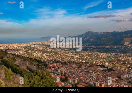 Blick von einem Panoramapunkt auf Palermo, Sizilien Stockfoto