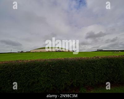 New Grange, Irland - 09 12 2015: Prähistorisches Denkmal von New Grange in Irland in der Nähe von Drogheda Stockfoto