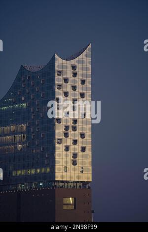 Europa, Deutschland, Hamburg, Hamburgs Elbphilharmonie bei schönem Sonnenuntergang Stockfoto