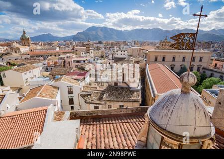 Die Stadt Palermo von den Dächern aus gesehen, Sizilien Stockfoto