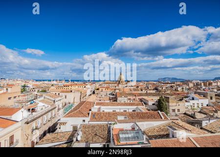 Skyline der Stadt Palermo von den Dächern aus gesehen, Sizilien Stockfoto