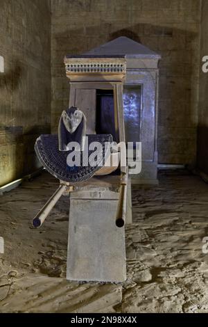 Das Heiligtum im Zentrum des Edfu Tempels, Edfu, Ägypten Stockfoto