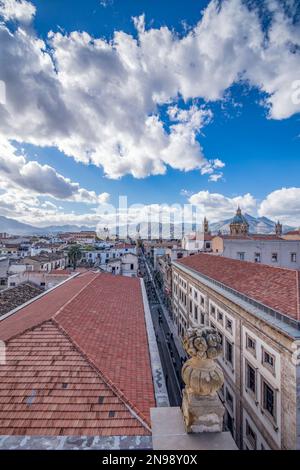 Die Stadt Palermo von den Dächern aus gesehen, Sizilien Stockfoto