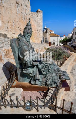 Denkmal für Papst Pedro de Luna (1342-1423), auch bekannt als Benedikt XIII oder Papa Luna, Peniscola, Provinz Castellon, Costa del Azahar, Valencia Stockfoto