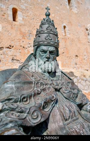 Denkmal für Papst Pedro de Luna (1342-1423), auch bekannt als Benedikt XIII oder Papa Luna, Peniscola, Provinz Castellon, Costa del Azahar, Valencia Stockfoto