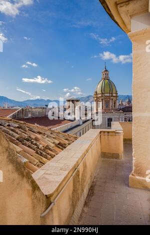 Die Stadt Palermo von den Dächern aus gesehen, Sizilien Stockfoto