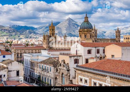 Skyline der Stadt Palermo von den Dächern aus gesehen, Sizilien Stockfoto