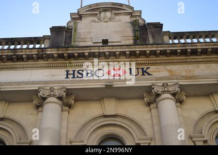 31. Januar 2023, Cardiff, Wales, Vereinigtes Königreich. HSBC Bank in der Queen Street. Stockfoto