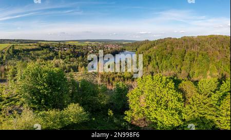 Blick über Guentersberge im Harz Selketal mit Bergsee Stockfoto