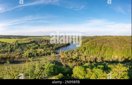 Blick über Guentersberge im Harz Selketal mit Bergsee Stockfoto