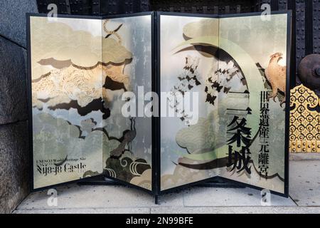 Kyoto, Japan - Januar 24 2023 : Nijo Castle Faltwand. Stockfoto