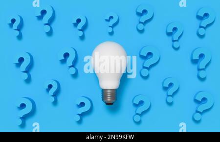 Glühlampe mit Fragezeichen auf blauem Hintergrund. 3D-Rendering. Stockfoto