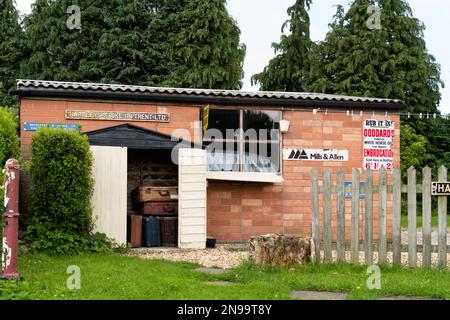 BETTISFIELD, CLWYD, WALES - JULI 10 : Blick auf den alten Bahnhof in Bettisfield, Clwyd, Wales am 10. Juli 2021 Stockfoto