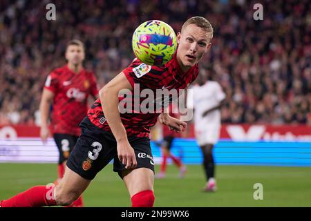 Sevilla, Spanien. 11. Februar 2023. Ludwig Augustinsson (3) von Mallorca während des Spiels LaLiga Santander zwischen dem FC Sevilla und Mallorca im Estadio Ramon Sanchez Pizjuan in Sevilla gesehen. (Foto: Gonzales Photo/Alamy Live News Stockfoto