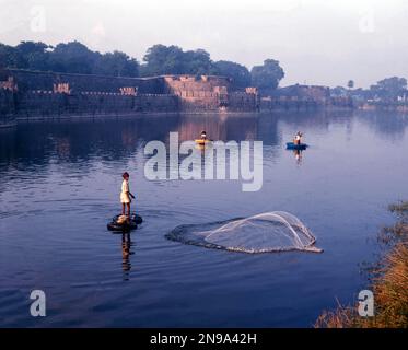 Angeln im Vellore Fort Moat, Tamil Nadu, Indien, Asien Stockfoto