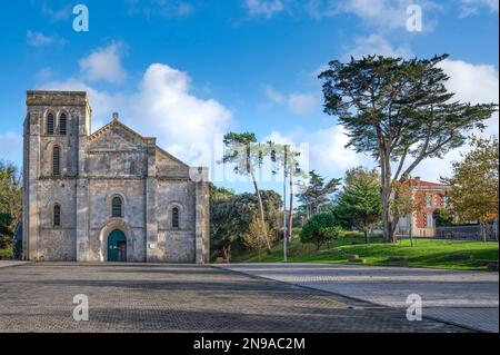 Die Kirche Basilique Notre-Dame-de-la-fin-des-Terres in Soulac-sur-Mer am französischen Atlantik, Frankreich Stockfoto