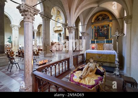 Todi Umbrien Italien. Concattedrale della Santissima Annunziata. Kathedrale. Statue von Christus Stockfoto