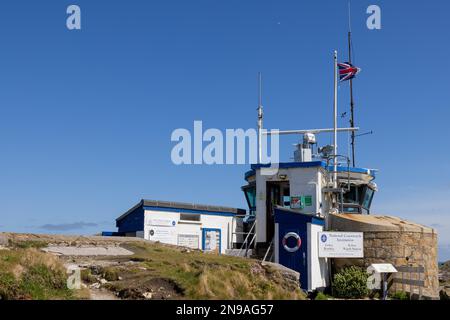 ST IVES, CORNWALL, Großbritannien - MAI 13 : Blick auf die St Ives Watch Station, National Coastwatch Institution in St Ives, Cornwall am 13. Mai 2021 Stockfoto