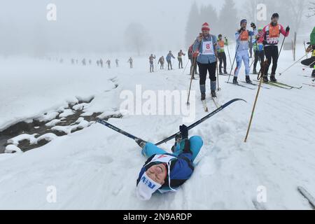 Bedrichov, Cr 12. Februar 2023. Jizerska padesatka 50km International Ski Classics Tour Langlaufrennen in Bedrichov bei Liberec, Tschechische Republik, 12. Februar 2023. Kredit: VIT Cerny/CTK Photo/Alamy Live News Stockfoto