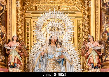 Bild von Madre de Dios del Rosario (Mutter Gottes des Rosenkranzes), Patrona de Capataces y Costaleros (Schutzpatron der Vorarbeiter und Träger) im Inneren des Pa Stockfoto