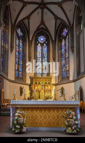 Vaduz, Liechtenstein - 18. November 2022: Innere und Altar der neogotischen Kathedrale von Saint Florin in Vaduz Stockfoto