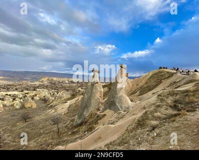 Three Graces, Three Beautifuls (uc Guzeller) Rock Hills in Devrent Valley, Kappadokien, Nevsehir, Türkei Stockfoto