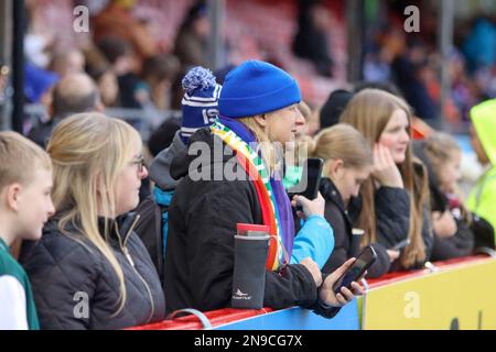 Crawley, Großbritannien. 12. Februar 2023. Brighton-Fans sind vor dem Barclays Womens Super League-Spiel zwischen Brighton und Aston Villa im Broadfield Stadium, Crawley, anwesend. (Tom Phillips/SPP) Kredit: SPP Sport Press Photo. Alamy Live News Stockfoto