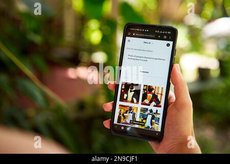 5. Februar 2023, Mirissa, Sri Lanka. OpenAI DALL-E wird auf dem Telefon verwendet. Frau testet künstliche Intelligenz Bildgenerator. Person, die Bilder erstellt Stockfoto