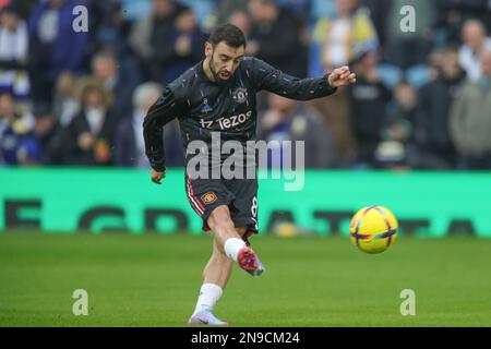 Leeds, Großbritannien. 12. Februar 2023. Bruno Fernandes #8 von Manchester United während der Aufwärmphase vor dem Premier League-Spiel Leeds United gegen Manchester United auf der Elland Road, Leeds, Großbritannien, 12. Februar 2023 (Foto von James Heaton/News Images) in Leeds, Großbritannien, am 2./12. Februar 2023. (Foto: James Heaton/News Images/Sipa USA) Guthaben: SIPA USA/Alamy Live News Stockfoto