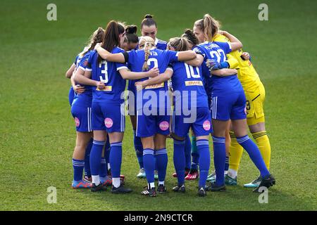 Die Spieler von Leicester City treffen sich vor dem Barclays Women's Super League-Spiel im Prenton Park, Birkenhead. Foto: Sonntag, 12. Februar 2023. Stockfoto