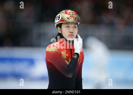 Dordrecht, Niederlande. 12. Februar 2023. Wang Ye aus China reagiert vor dem Viertelfinale der Frauen 500m bei der ISU World Cup Short Track Speed Skating-Serie am 12. Februar 2023 in Dordrecht, Niederlande. Kredit: Zheng Huansong/Xinhua/Alamy Live News Stockfoto