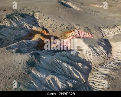 Luftaufnahme der atemberaubenden Landschaft von Tierra de Colores im Parque Patagonia in Argentinien, Südamerika Stockfoto