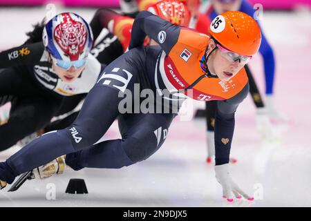 Dordrecht, Niederlande. 12. Februar 2023. DORDRECHT, NIEDERLANDE - FEBRUAR 12: Suzanne Schulting der Niederlande während der ISU-Weltmeisterschaftsfinale am Optisport Sportboulevard am 12. Februar 2023 in Dordrecht, Niederlande (Foto: Douwe Bijlsma/Orange Pictures) NOCNSF Credit: Orange Pics BV/Alamy Live News Stockfoto