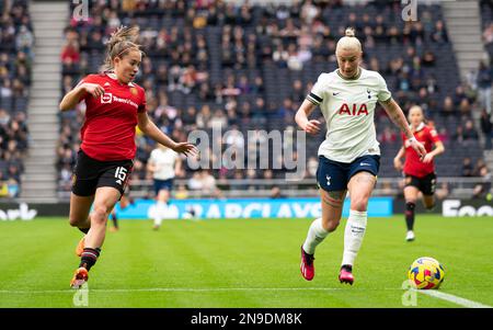 London, Großbritannien. 12. Februar 2023. London, England, 12. 2023. Februar Bethany England (19 Tottenham) läuft im Tottenham Hotspur Stadium, England, beim „Womens Super League“-Spiel zwischen Tottenham Hotspur und Manchester United mit dem Ball voran. (Daniela Torres/SPP) Kredit: SPP Sport Press Photo. Alamy Live News Stockfoto