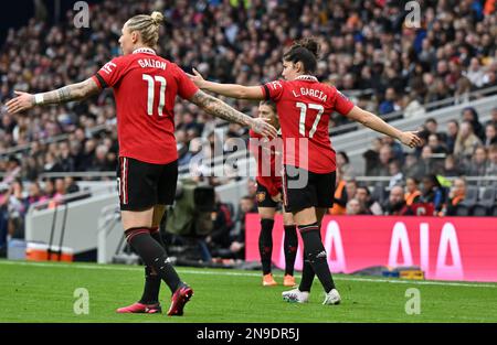 London, Großbritannien. 12. Februar 2023. Leah Galton (11) von Manchester und Lucia Garcia (17 von Manchester), die während eines Fußballspiels zwischen Tottenham Hotspur Women und Manchester United Women in einem neuen Spiel des ersten Spieltags der Barclays Women's Super League von 2022 bis 2023 gezeigt wurden, Sonntag , den 12 . Februar 2023 in London , ENGLAND . FOTO SPORTPIX | David Catry Kredit: David Catry/Alamy Live News Stockfoto