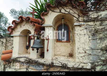 Ikonostase im Kloster Panagia in Markopoulos Oropou in Attika, Griechenland. Stockfoto