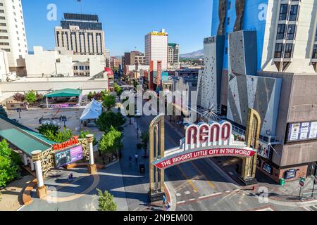 Reno, USA - 17. Juni 2012: Der Reno Arch in Reno, Nevada. Der ursprüngliche Bogen wurde 1926 erbaut, um der Fertigstellung von Lincoln und Victor zu gedenken Stockfoto