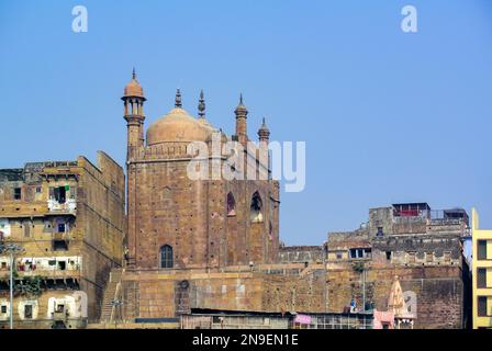 Varanasi, Uttar Pradesh, Indien, Stadtbild von Banares vom Ganges aus gesehen Stockfoto