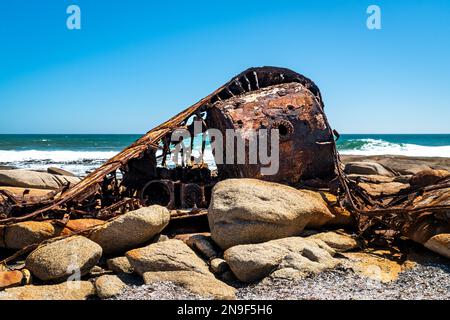 Das Wrack der Aristea liegt auf den Felsen an der Atlantikküste nahe Hondeklip Bay in Südafrika. Das Schiff lief 1945 auf Grund und korrodierte. Stockfoto