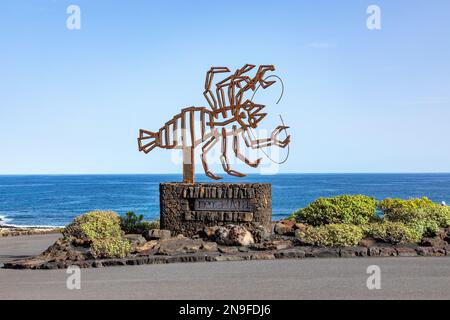 Punta Mujeres, Spanien - 3. Februar 2023: Eintritt zu Jameos del Agua - berühmte Höhle entworfen von C. Manrique, die wichtigste Touristenattraktion in Lanzarote, Cana Stockfoto